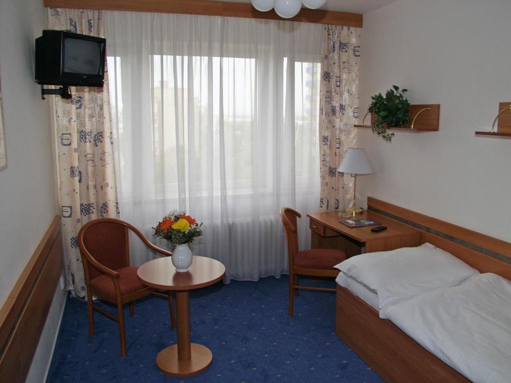 Hotel Ilf Praha Bagian luar foto