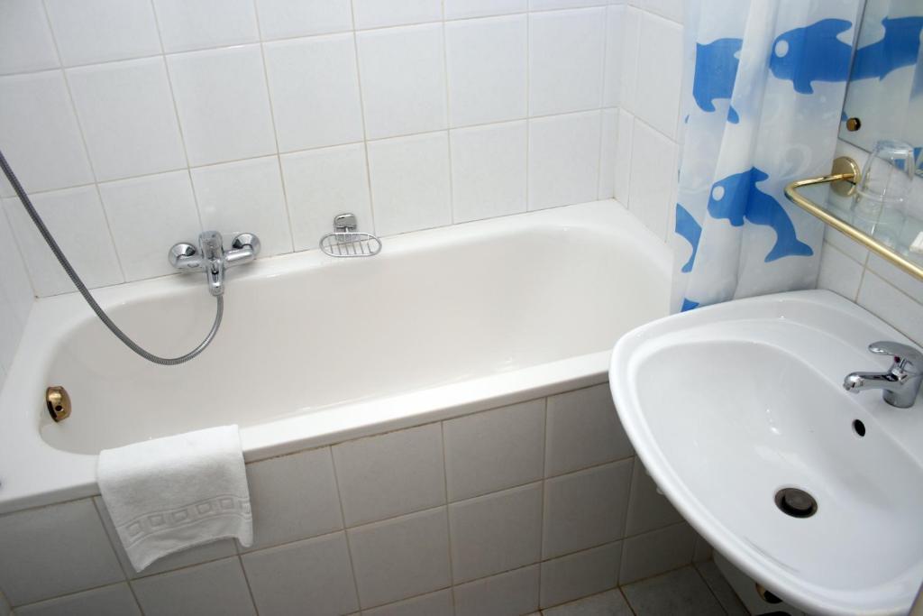 Hotel Ilf Praha Bagian luar foto