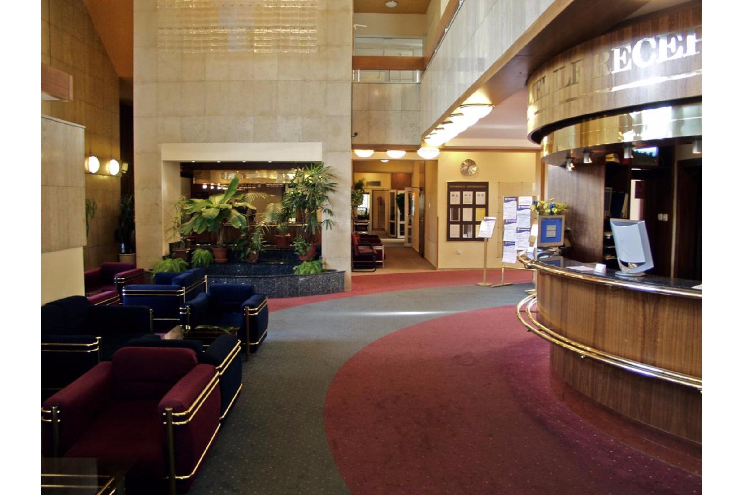 Hotel Ilf Praha Bagian luar foto
