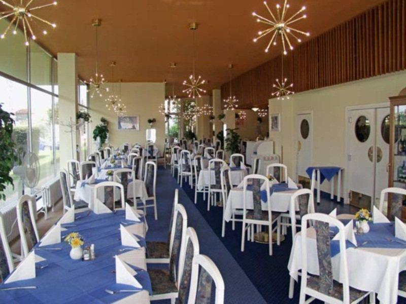 Hotel Ilf Praha Bagian luar foto
