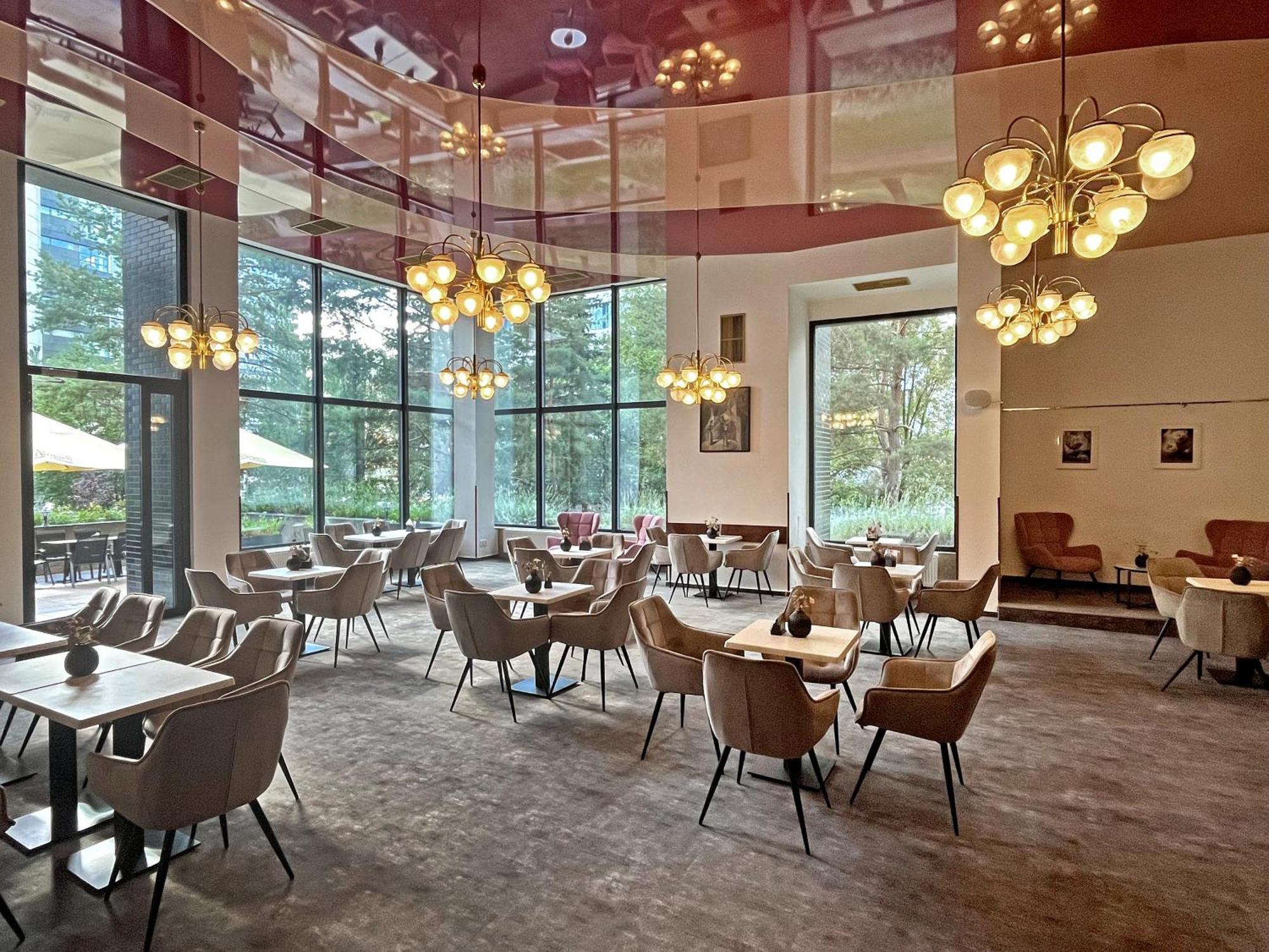 Hotel Ilf Praha Bagian luar foto