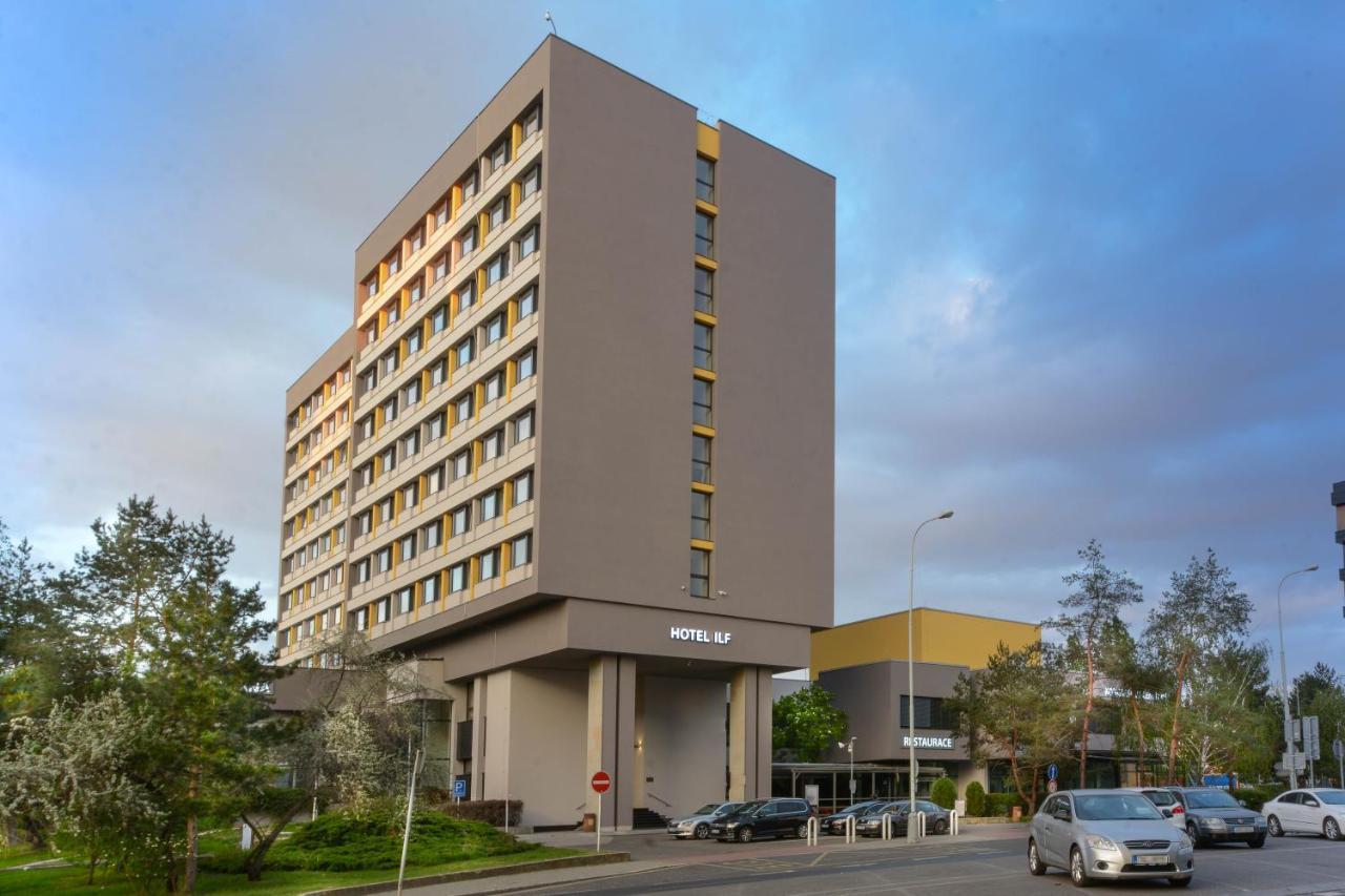 Hotel Ilf Praha Bagian luar foto